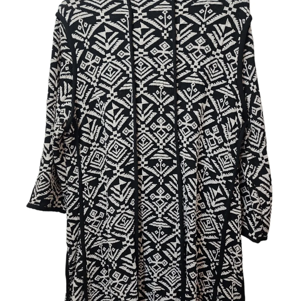 T/O long sweater Aztec southwestern native black and white design woman's large - Picture 7 of 7